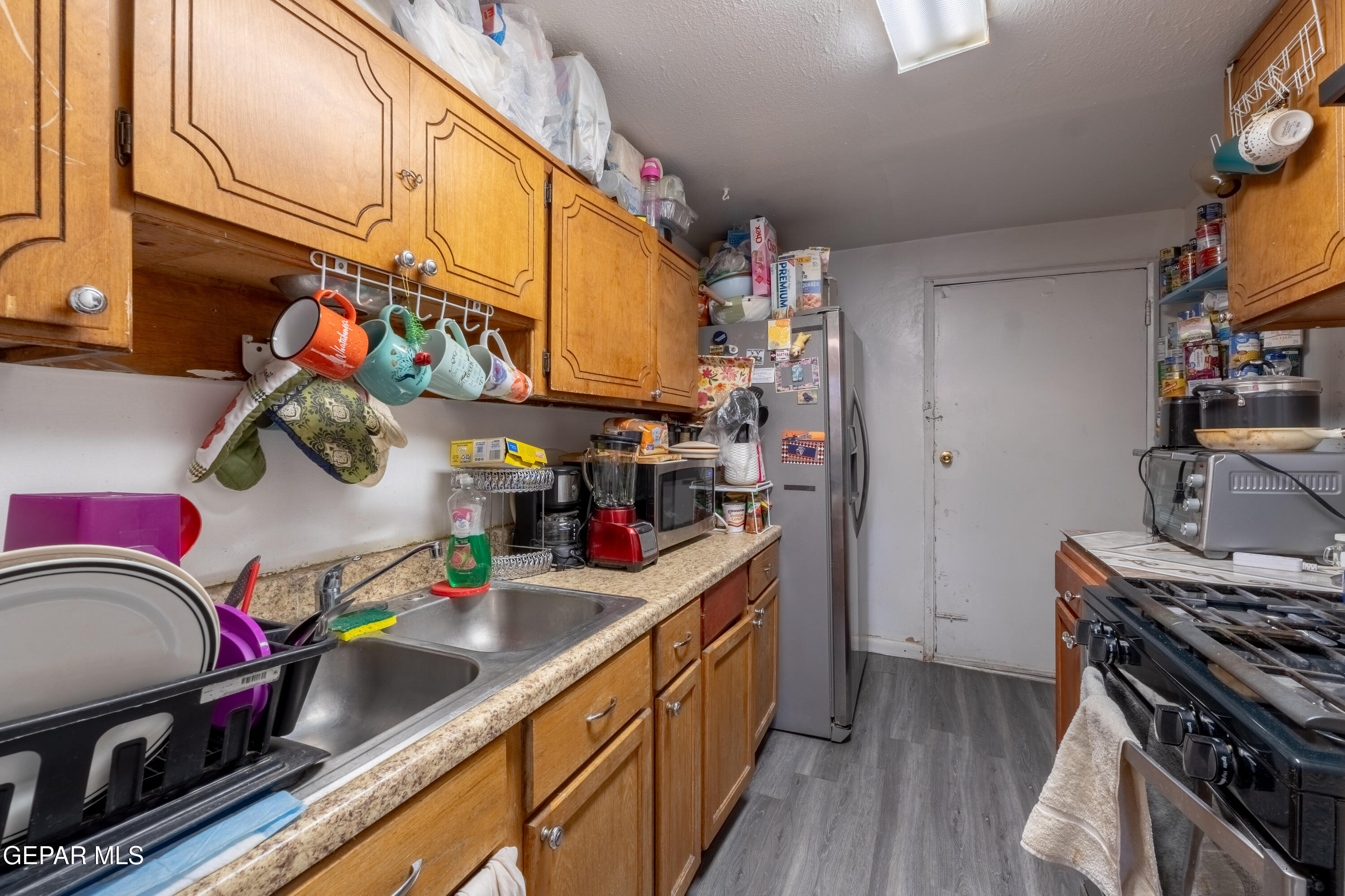 219 Polo Inn Road El Paso, TX 79915 - Photo 10 of 25 a kitchen with stainless steel appliances granite countertop a stove and a sink