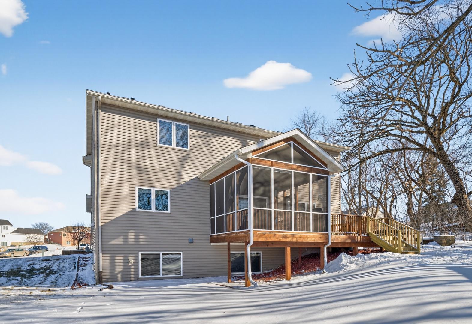 968 Southern View Lane Southwest Rochester, MN 55902 - Photo 2 of 17