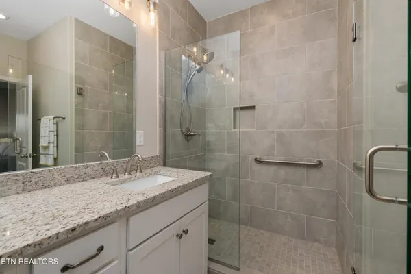 $385,000 | 335 Jacksonian Way, Lenoir City, TN 37772