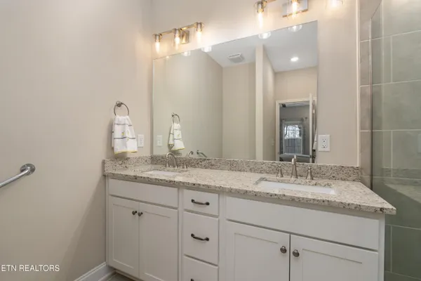 $385,000 | 335 Jacksonian Way, Lenoir City, TN 37772