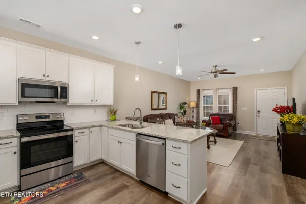 $385,000 | 335 Jacksonian Way, Lenoir City, TN 37772