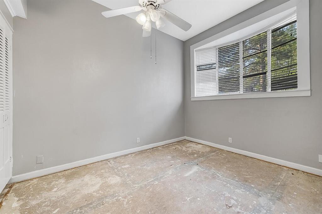 2305 Cherry Hill Road Texarkana, TX 75503 - Photo 13 of 20 an empty room with a window