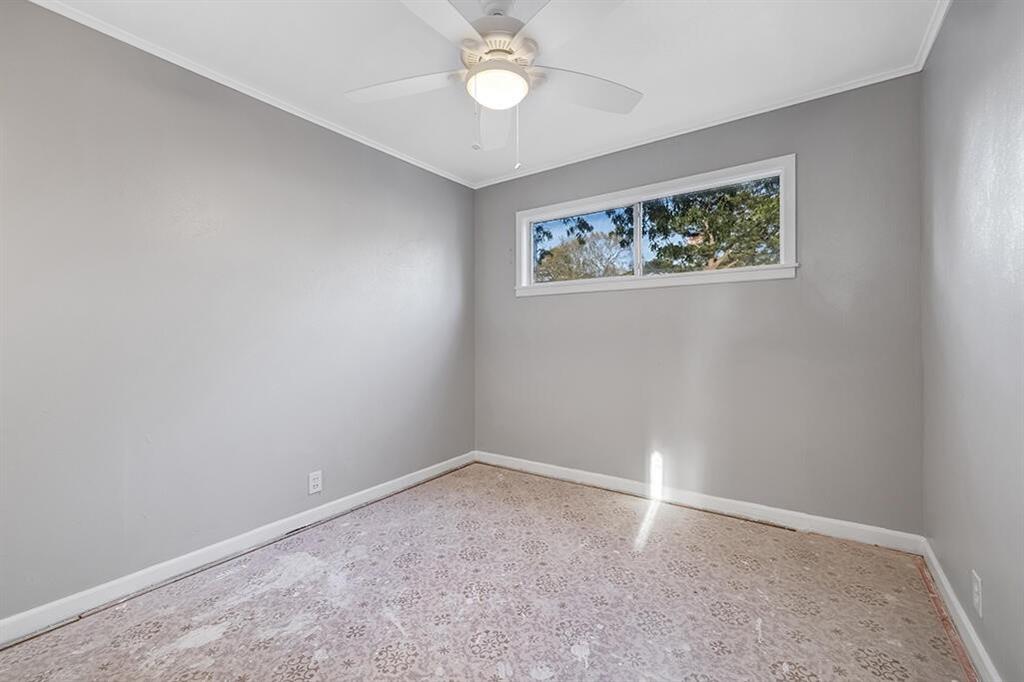 2305 Cherry Hill Road Texarkana, TX 75503 - Photo 10 of 20 an empty room with a fan