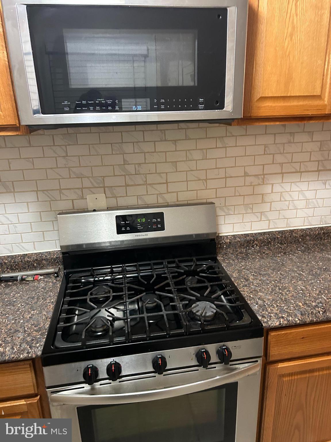 3203 Kenyon Avenue Baltimore, MD 21213 - Photo 9 of 28 a close view of stove