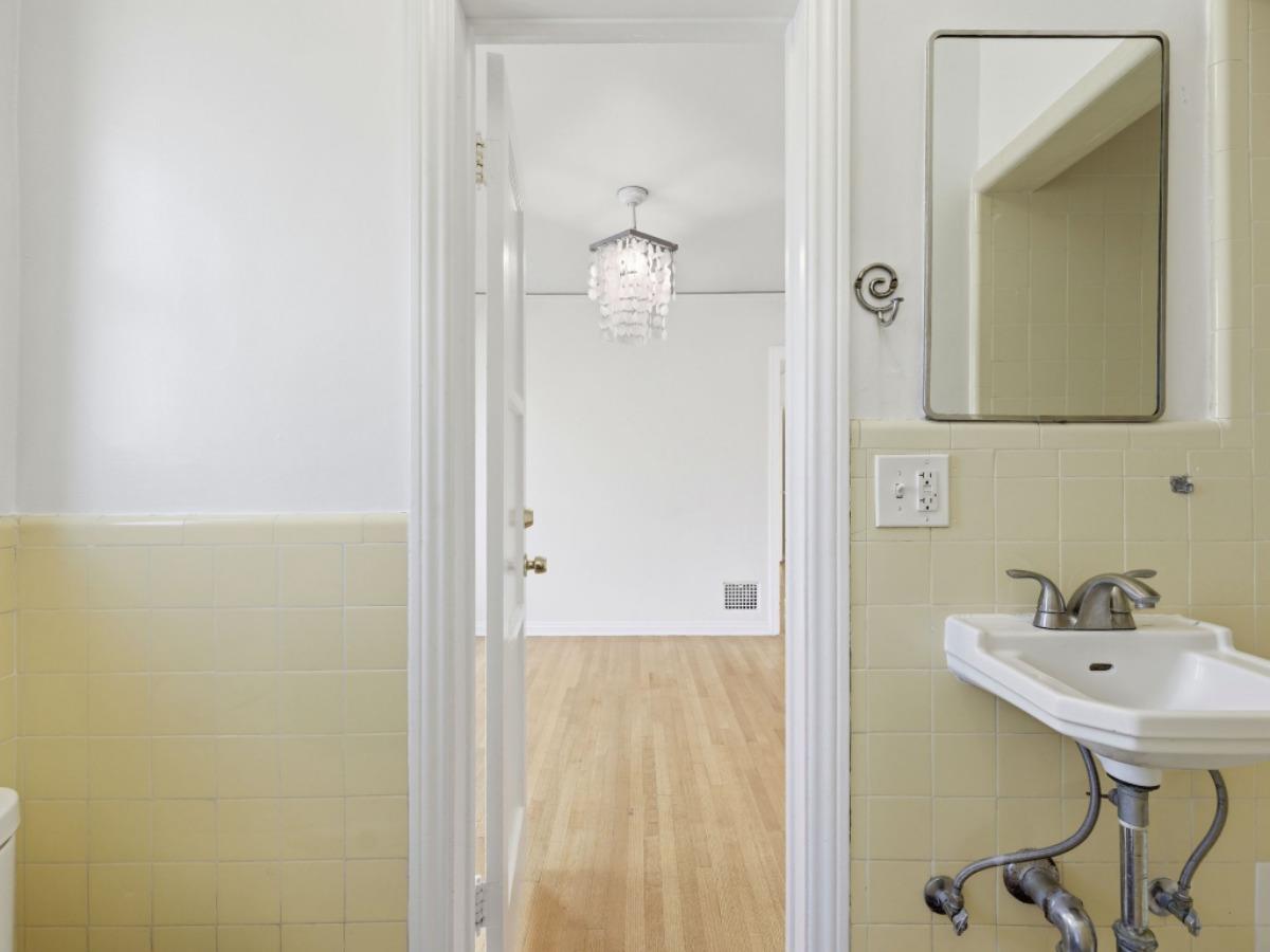 10537 Rochester Avenue Los Angeles, CA 90024 - Photo 11 of 27