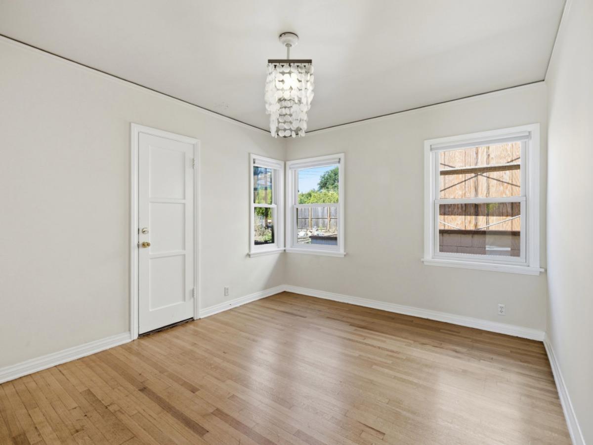 10537 Rochester Avenue Los Angeles, CA 90024 - Photo 16 of 27