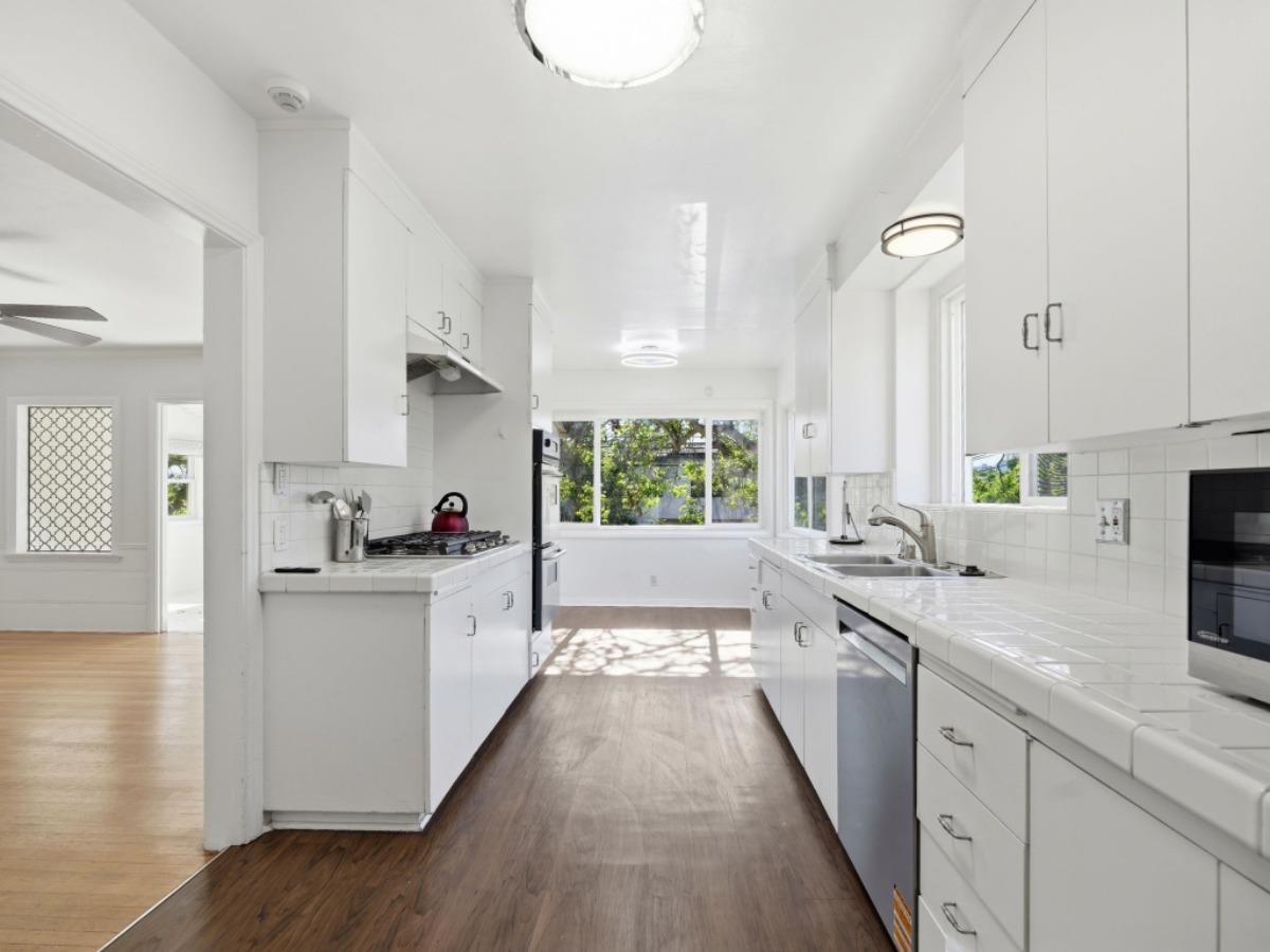 10537 Rochester Avenue Los Angeles, CA 90024 - Photo 26 of 27