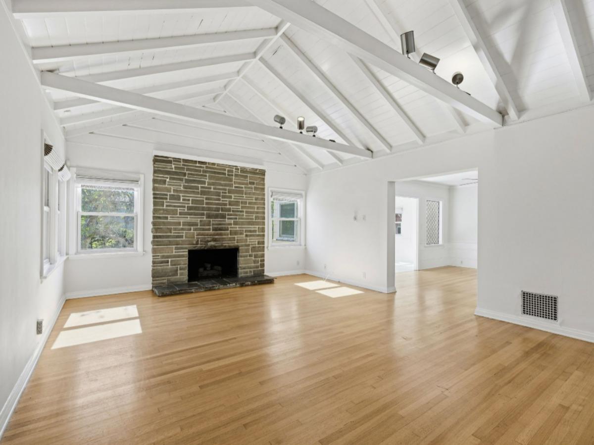 10537 Rochester Avenue Los Angeles, CA 90024 - Photo 5 of 27