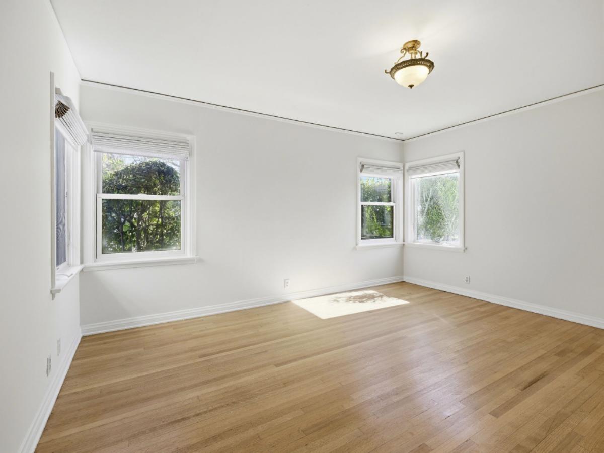 10537 Rochester Avenue Los Angeles, CA 90024 - Photo 9 of 27