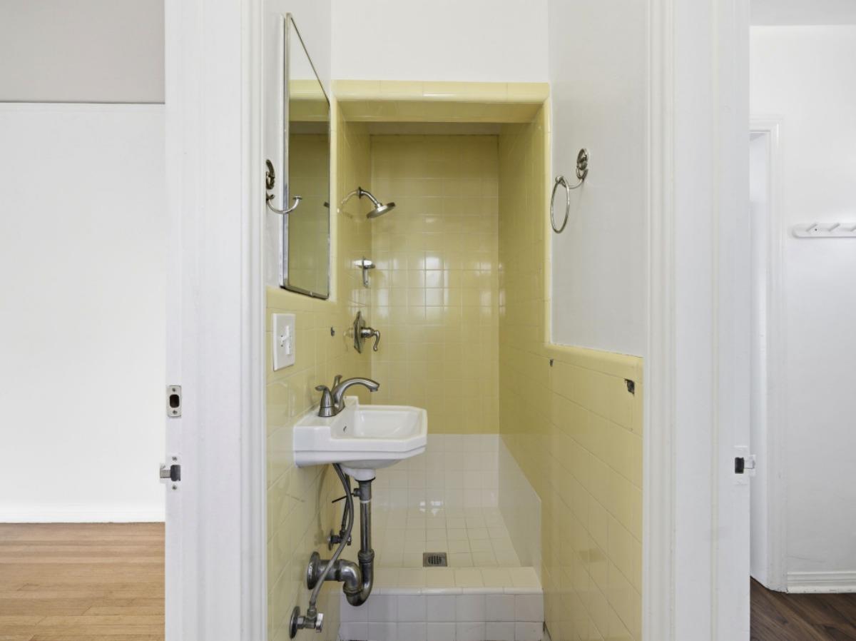 10537 Rochester Avenue Los Angeles, CA 90024 - Photo 10 of 27