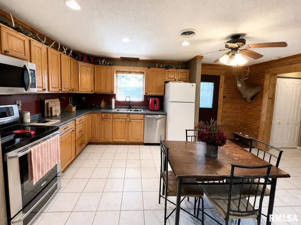 $178,000 | 407 North 8th Street, Elkville, IL 62932