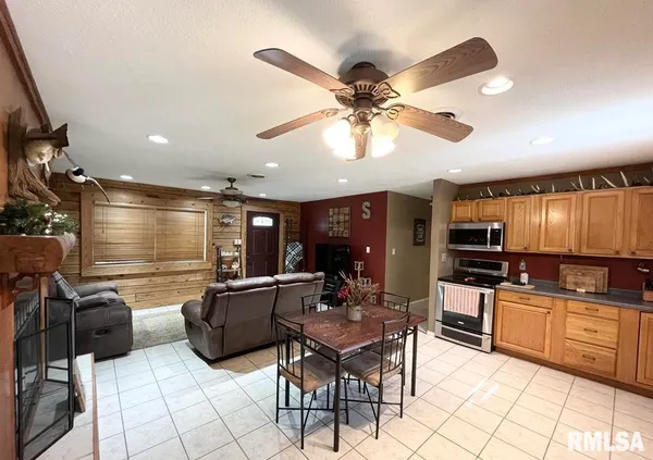 $178,000 | 407 North 8th Street, Elkville, IL 62932