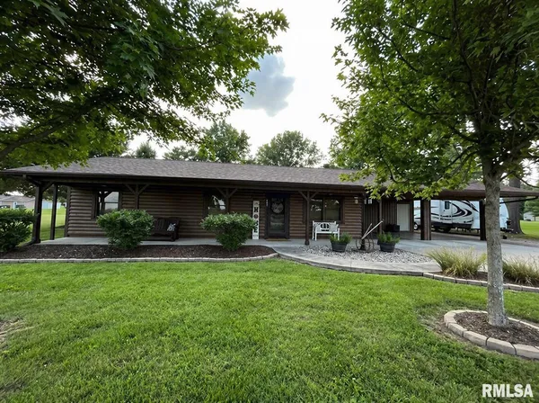 $178,000 | 407 North 8th Street, Elkville, IL 62932