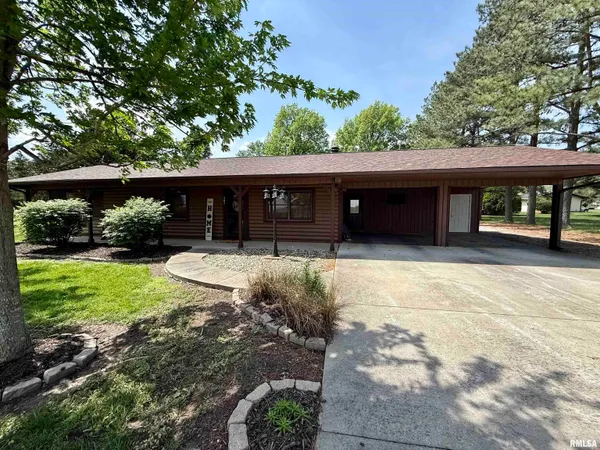 $178,000 | 407 North 8th Street, Elkville, IL 62932