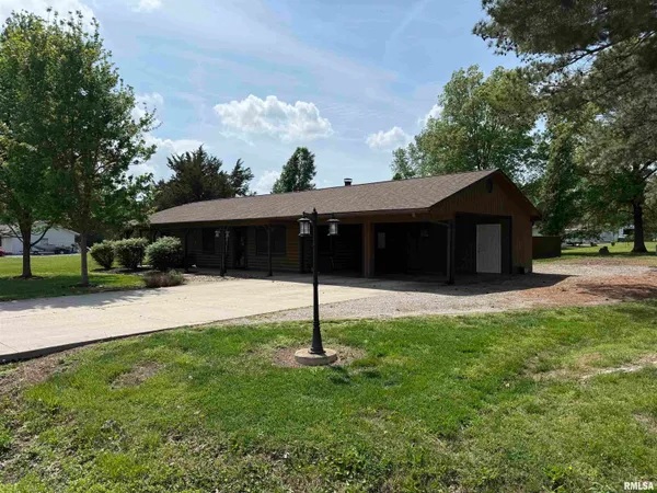 $178,000 | 407 North 8th Street, Elkville, IL 62932