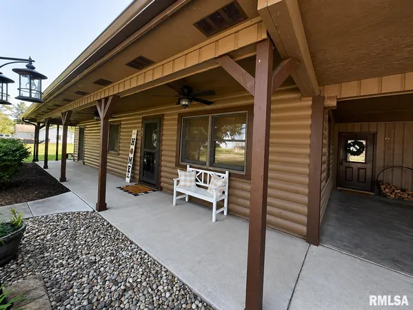 $178,000 | 407 North 8th Street, Elkville, IL 62932