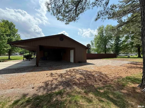 $178,000 | 407 North 8th Street, Elkville, IL 62932