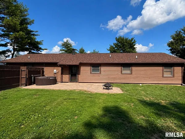 $178,000 | 407 North 8th Street, Elkville, IL 62932