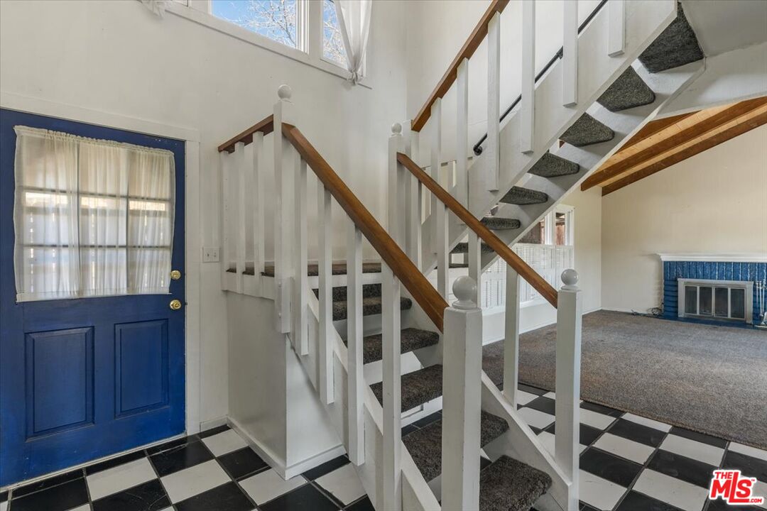 57 Meadow Lakes Drive Tehachapi, CA 93561 - Photo 15 of 26 a view of entryway