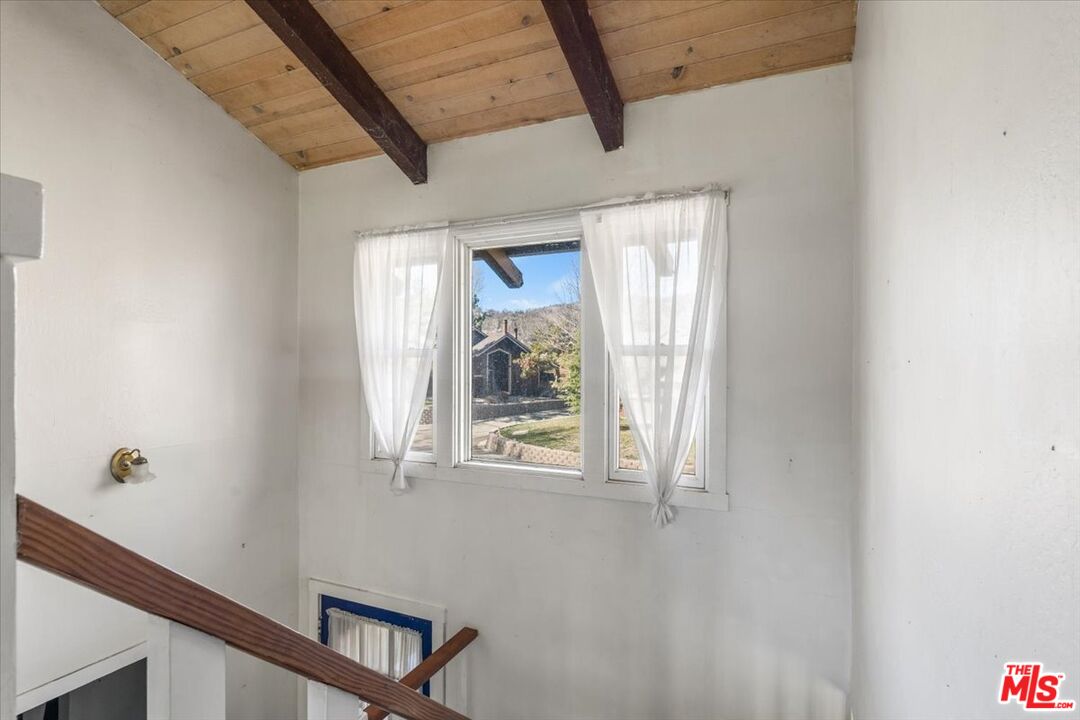 57 Meadow Lakes Drive Tehachapi, CA 93561 - Photo 22 of 26 a view of an entryway