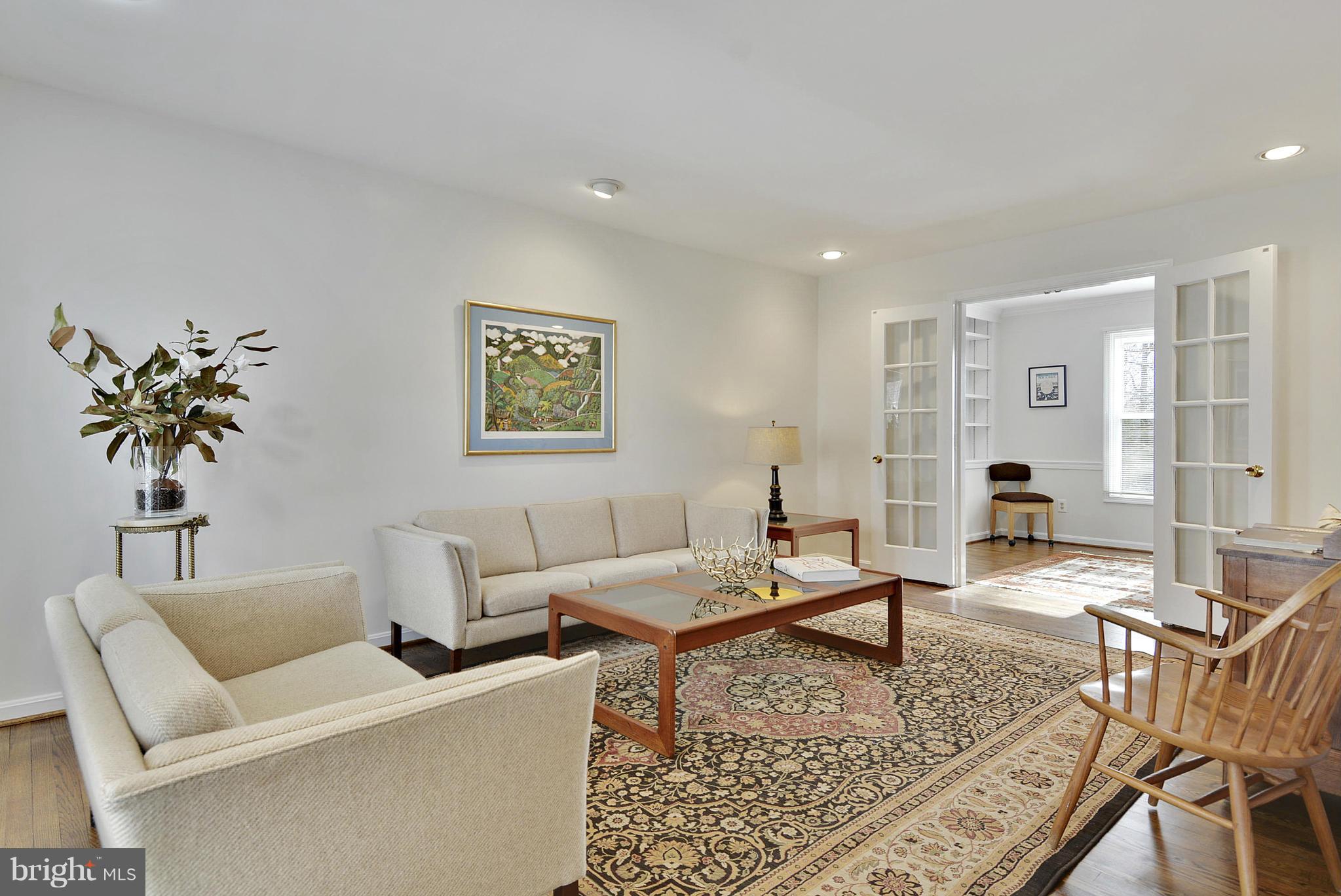 313 Opera Court Silver Spring, MD 20901 - Photo 6 of 28 Living Room