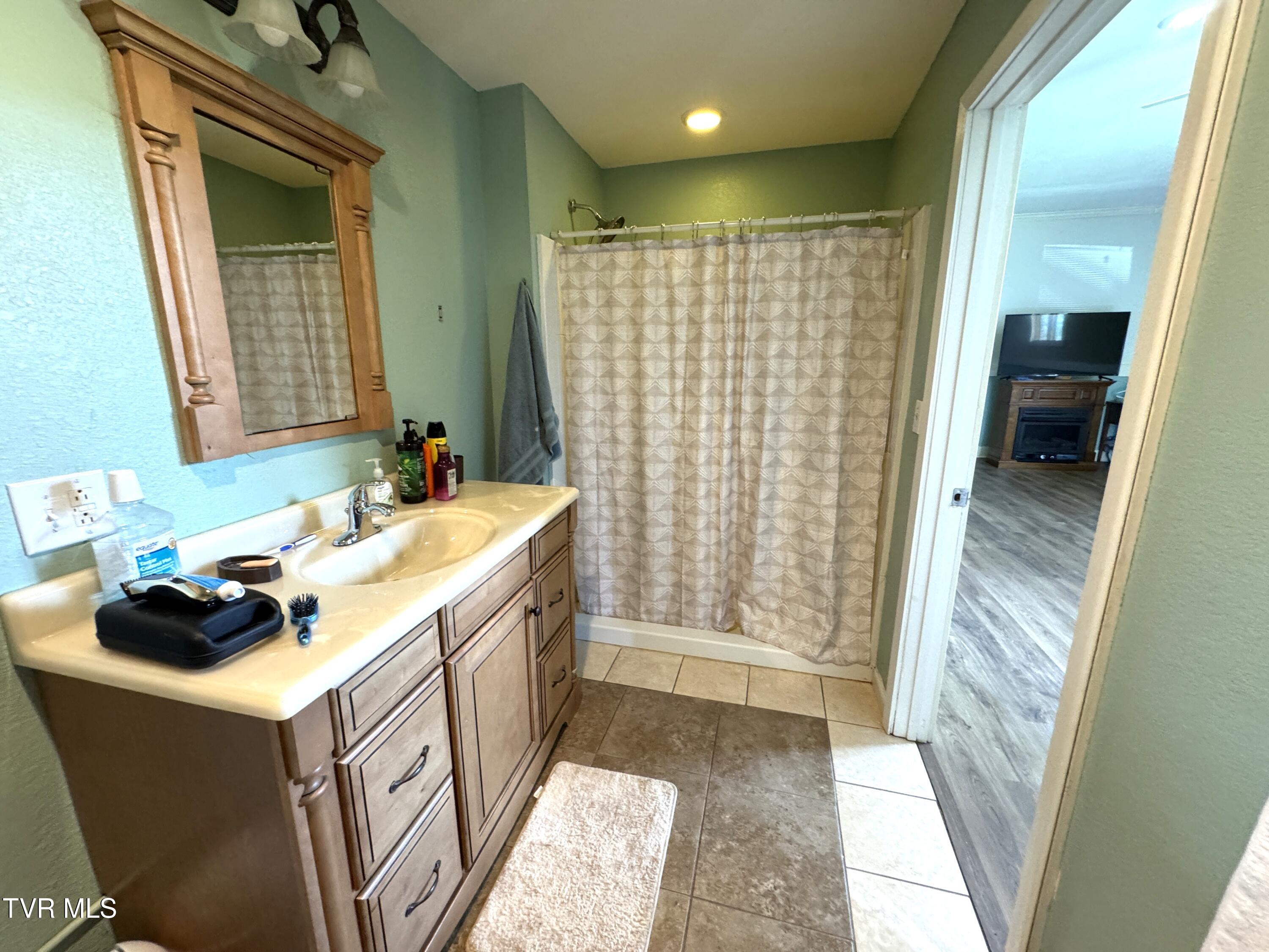 1935 East Stone Gap Road Big Stone Gap, VA 24219 - Photo 36 of 50 MASTER SUITE 3 TOWARD SHOWER