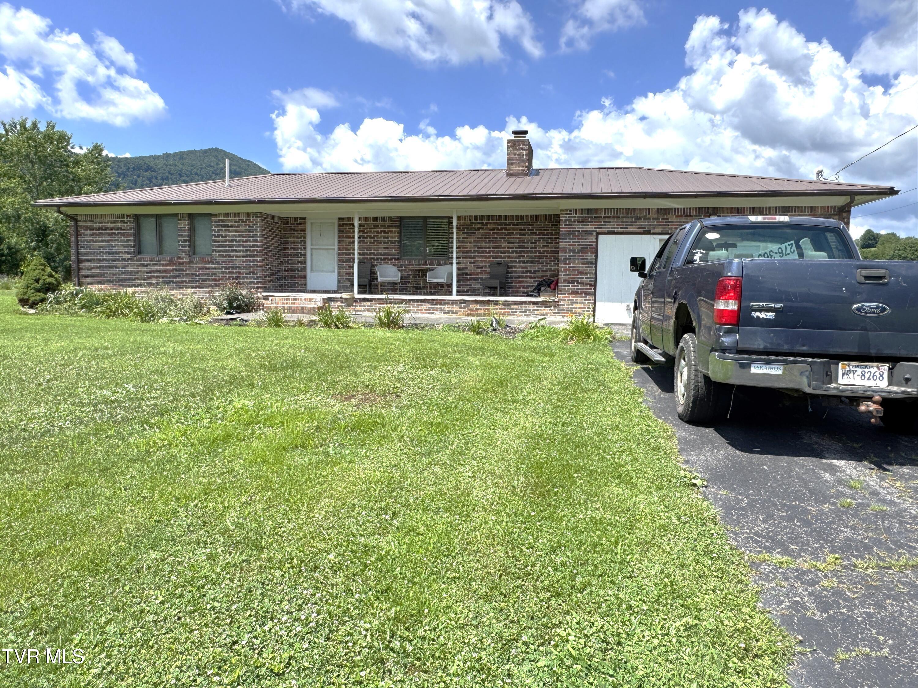 1935 East Stone Gap Road Big Stone Gap, VA 24219 - Photo 43 of 50 FRONT VIEW WITH DRIVEWAY