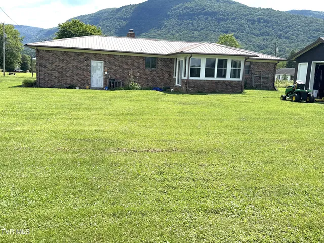 $499,000 | 1935 East Stone Gap Road, Big Stone Gap, VA 24219