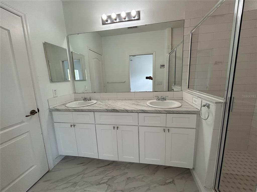 3121 Capri Isle Way Orlando, FL 32835 - Photo 15 of 37 a bathroom with a sink and a mirror