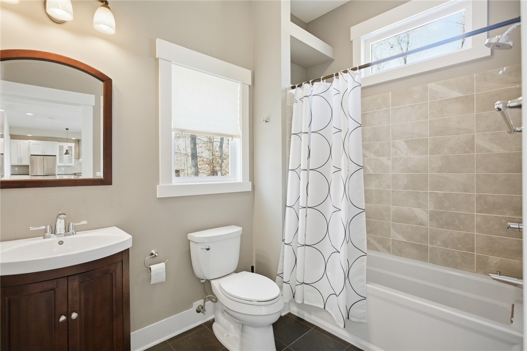 401 Promontory Ridge Seneca, SC 29672 - Photo 14 of 28 Full bath downstairs