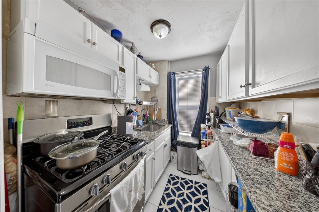 157 Earle Street Fall River, MA 02723 - Photo 7 of 33