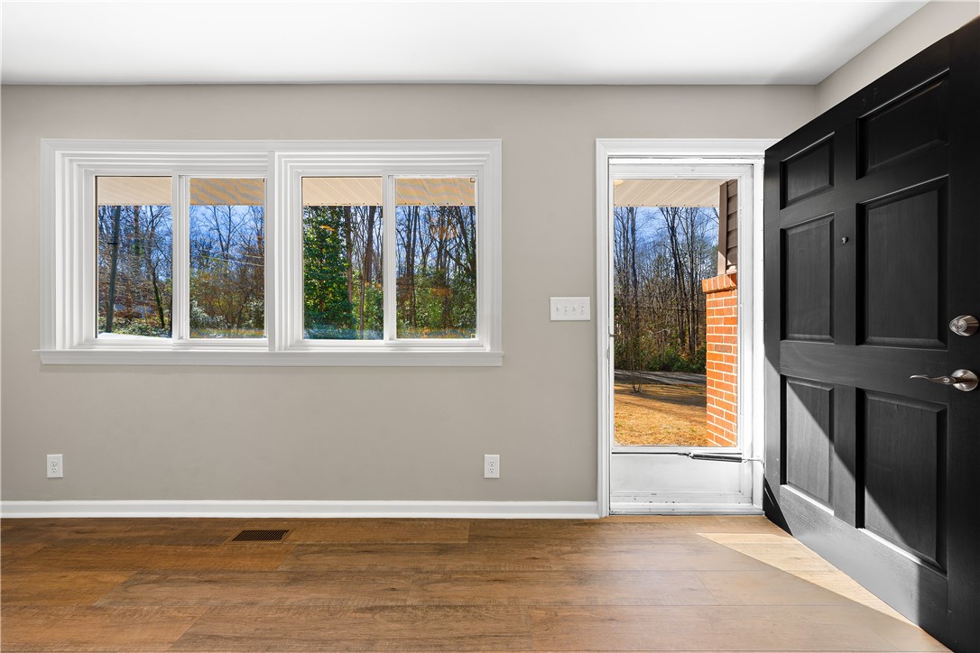 522 Robin Drive Seneca, SC 29678 - Photo 8 of 44