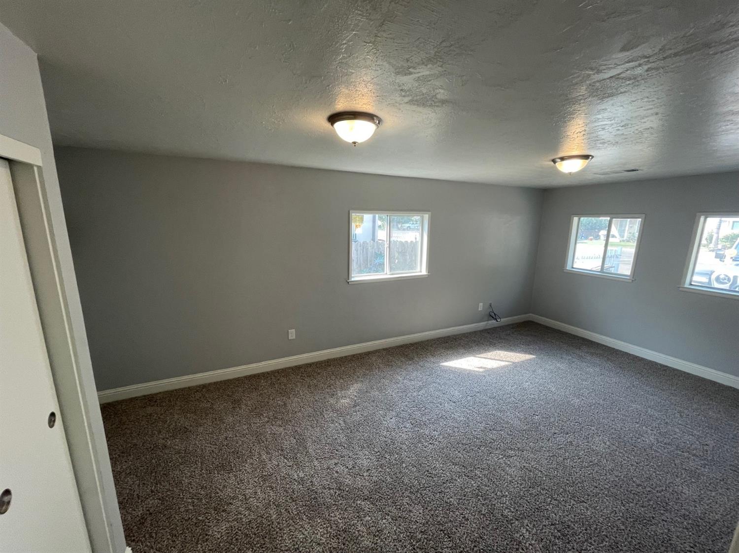 1246 South Klein Avenue Reedley, CA 93654 - Photo 8 of 10 an empty room with windows