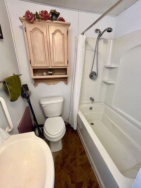 32 2nd Street Lancaster, OH 43130 - Photo 11 of 23 Tub/shower combo