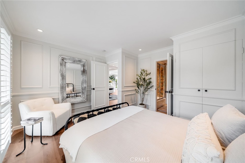 360 Diamond Street Laguna Beach, CA 92651 - Photo 15 of 36 a bedroom with a bed and a couch