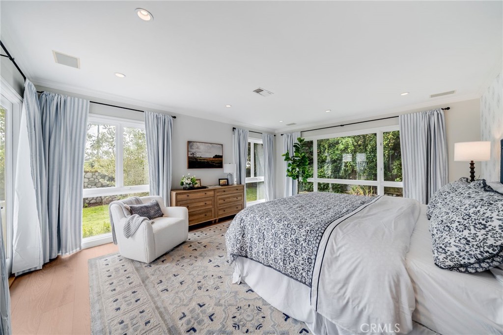 360 Diamond Street Laguna Beach, CA 92651 - Photo 20 of 36 a spacious bedroom with a bed and a couch