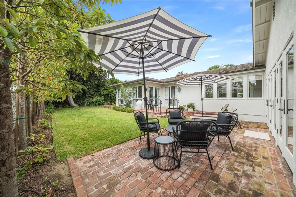 360 Diamond Street Laguna Beach, CA 92651 - Photo 32 of 36 a view of a house with backyard and sitting area