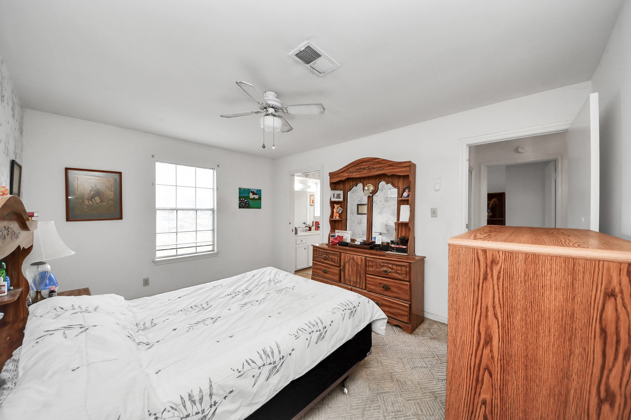 17 Winged Foot Drive Conroe, TX 77304 - Photo 22 of 46 a bedroom with a large bed and a dresser