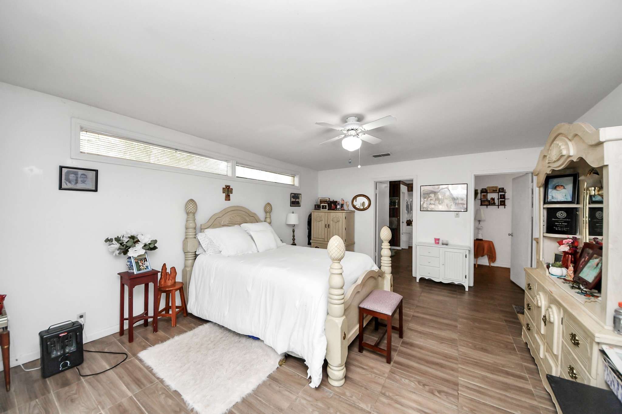 17 Winged Foot Drive Conroe, TX 77304 - Photo 26 of 46 a bed room with a bed and a chandelier