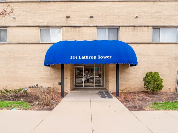 $124,900 | 314 Lathrop Avenue, Unit 406, Forest Park, IL 60130