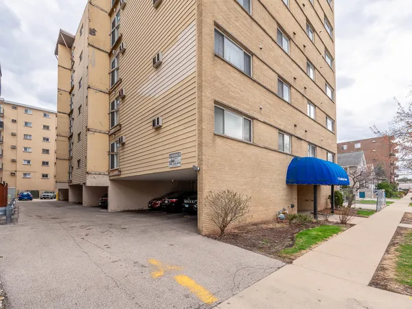 $124,900 | 314 Lathrop Avenue, Unit 406, Forest Park, IL 60130