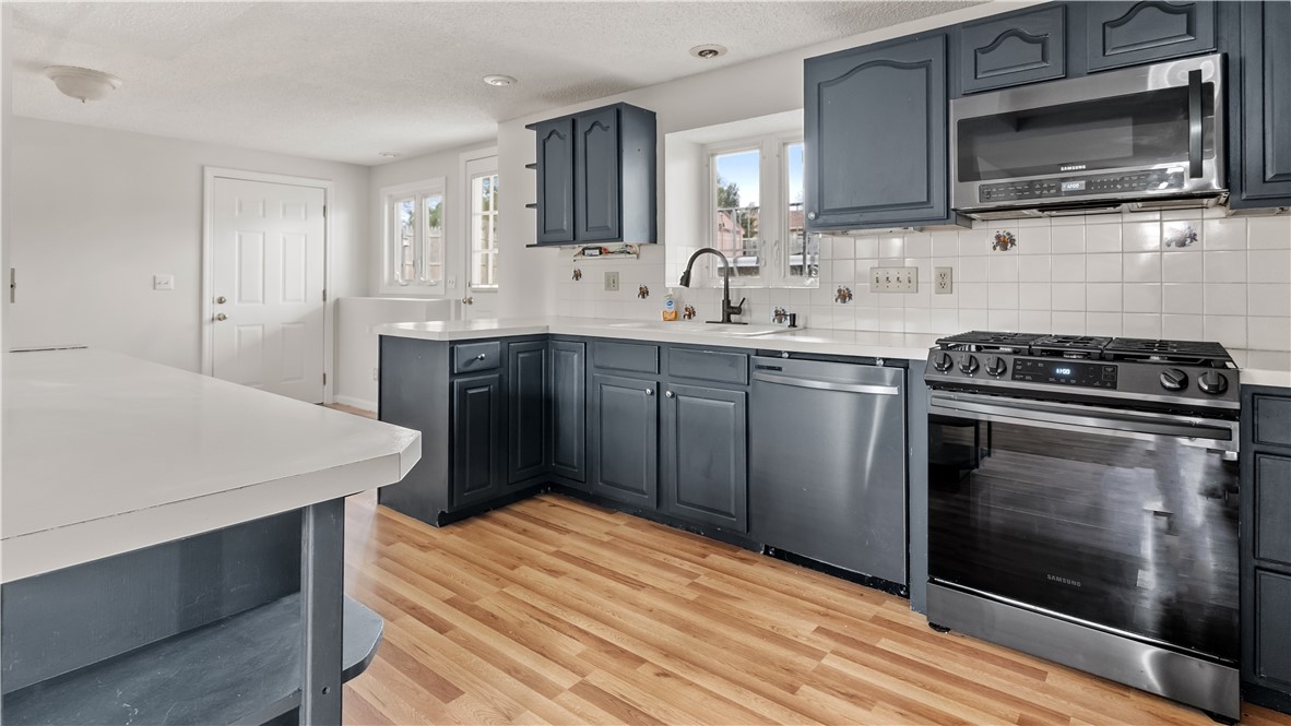 32 Milburn Road East Providence, RI 02914 - Photo 4 of 26