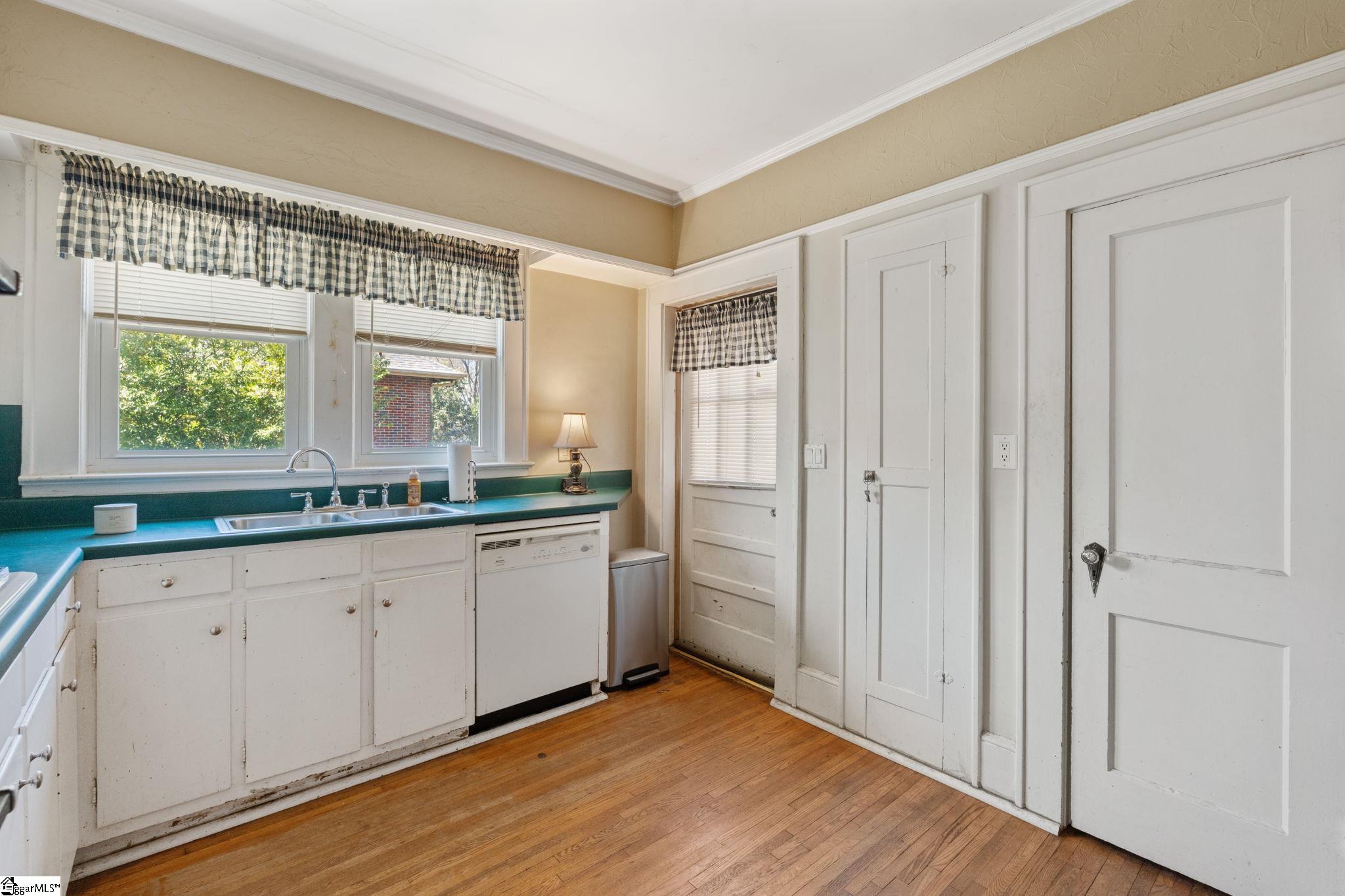 300 West Faris Road Greenville, SC 29605 - Photo 32 of 43