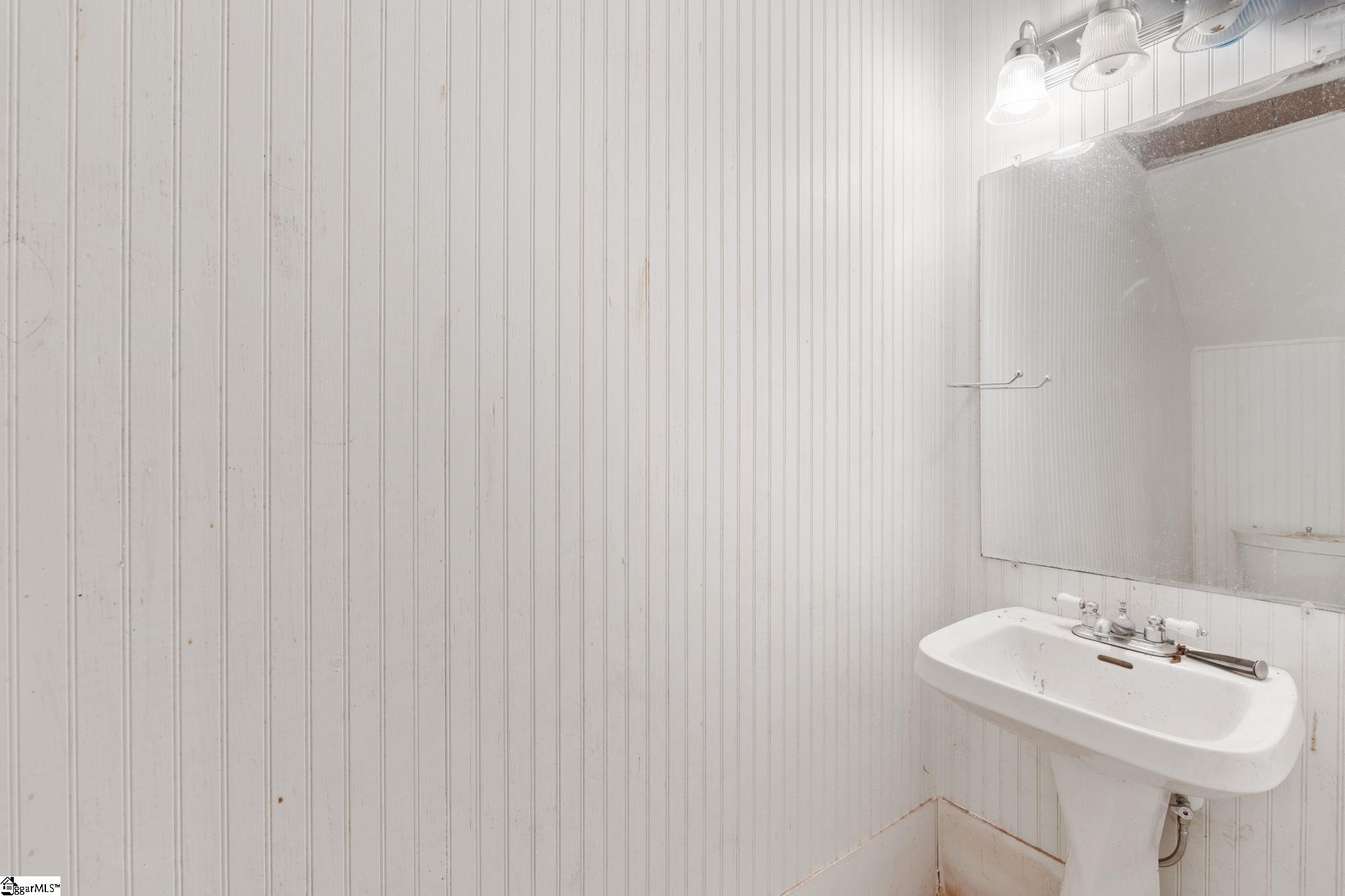 300 West Faris Road Greenville, SC 29605 - Photo 4 of 43