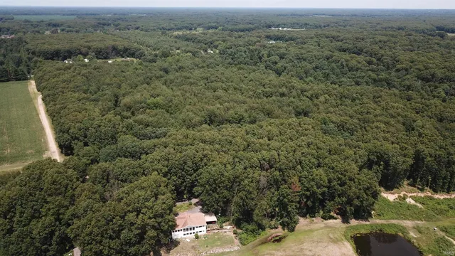 $1,100,000 | 9515 East 100 North, Knox, IN 46534