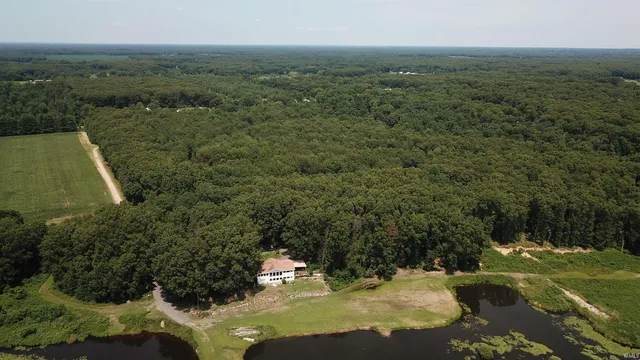 $1,100,000 | 9515 East 100 North, Knox, IN 46534