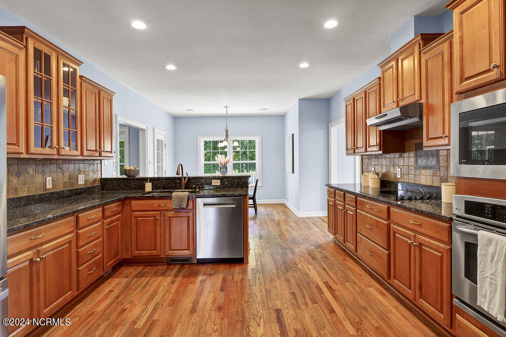 1519 Sapphire Ridge Road Wilmington, NC 28409 - Photo 19 of 52 Kitchen
