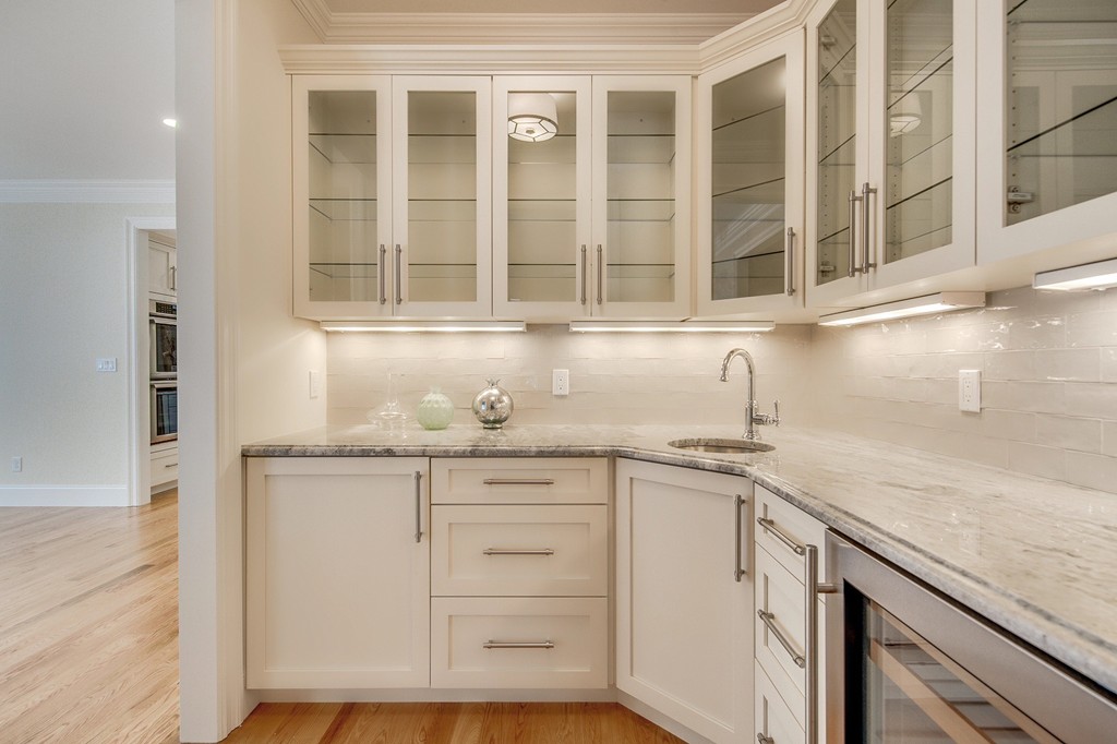 61 Warren Street Needham, MA 02492 - Photo 8 of 30 Gallery Image 8