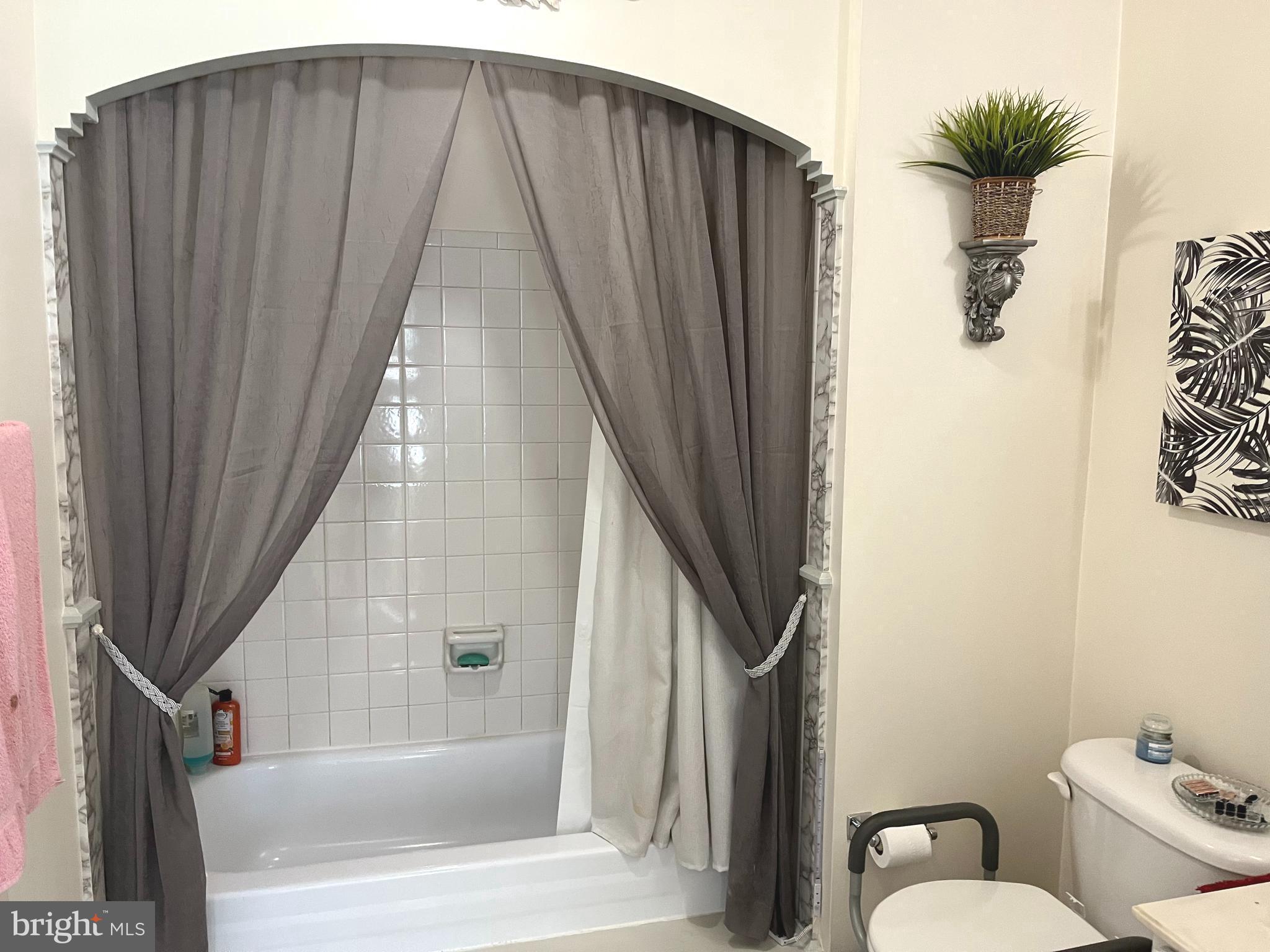 5264 O'Faly Road Fairfax, VA 22030 - Photo 14 of 41 Primary Bath