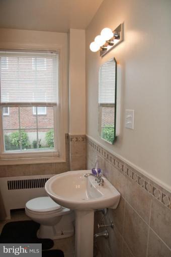 17 Murdock Road Baltimore, MD 21212 - Photo 14 of 24 First Floor Apartment Bathroom